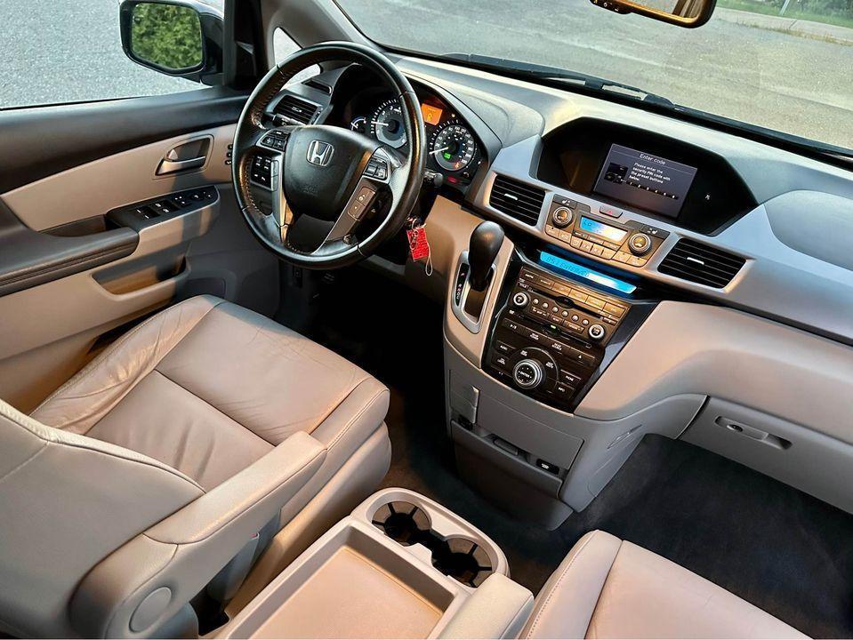 2012 Honda Odyssey 4DR WGN TOURING W/RES & NAVI - Photo #4