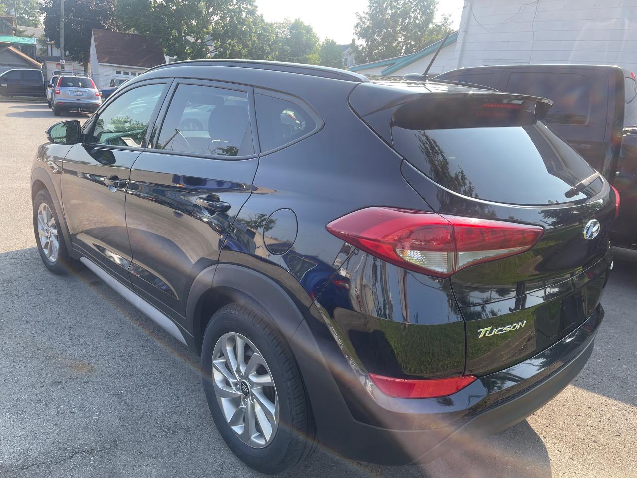 2017 Hyundai Tucson SE, Leather, AWD, Panoramic Sunroof - Photo #4