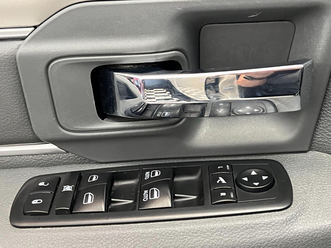 2019 RAM 1500 Classic Warlock Mojave Sand CREW 5.7L V8 4x4+CLEAN CARFAX Photo125