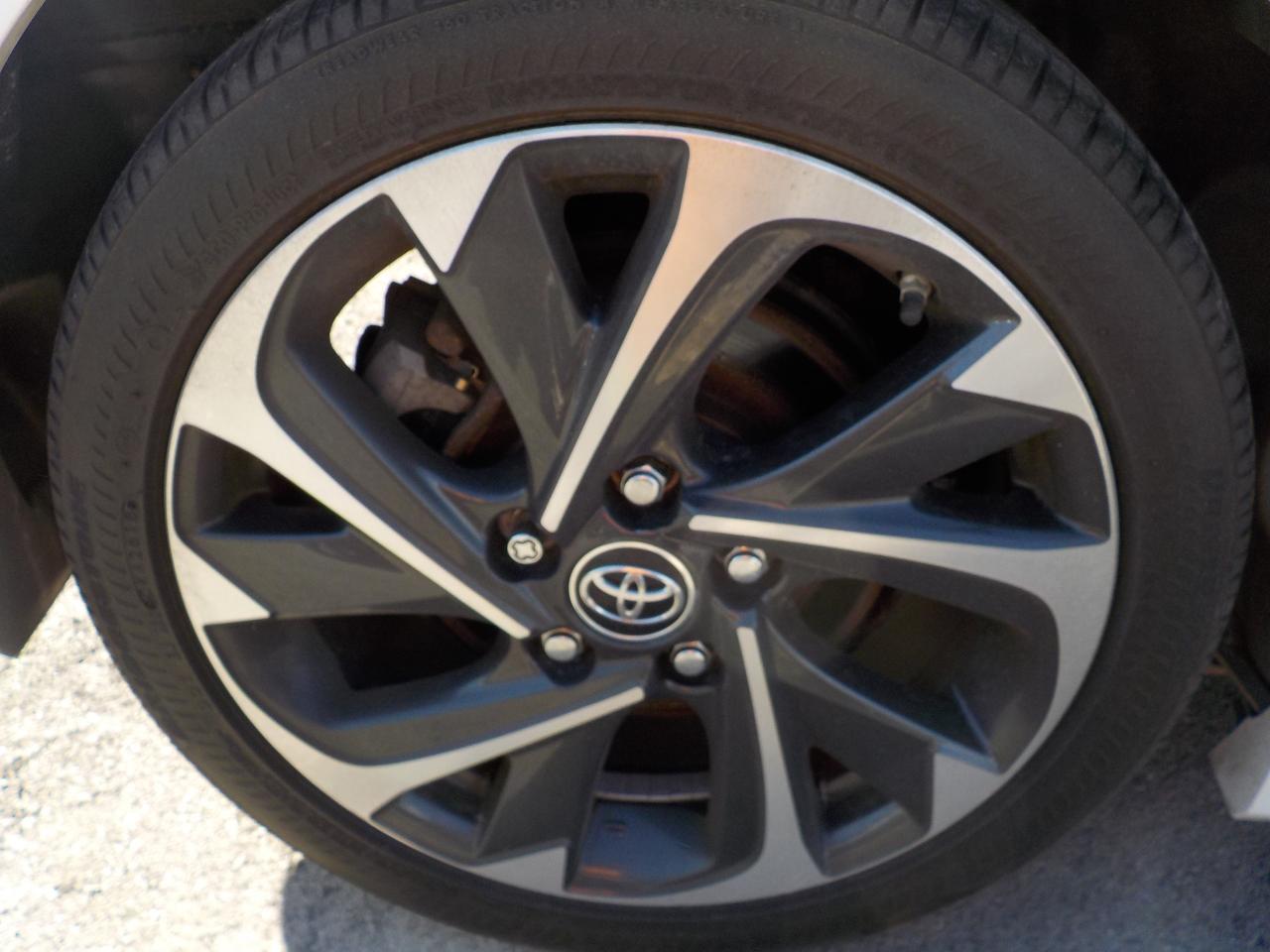 2017 Toyota Corolla iM 4dr HB CVT Photo4