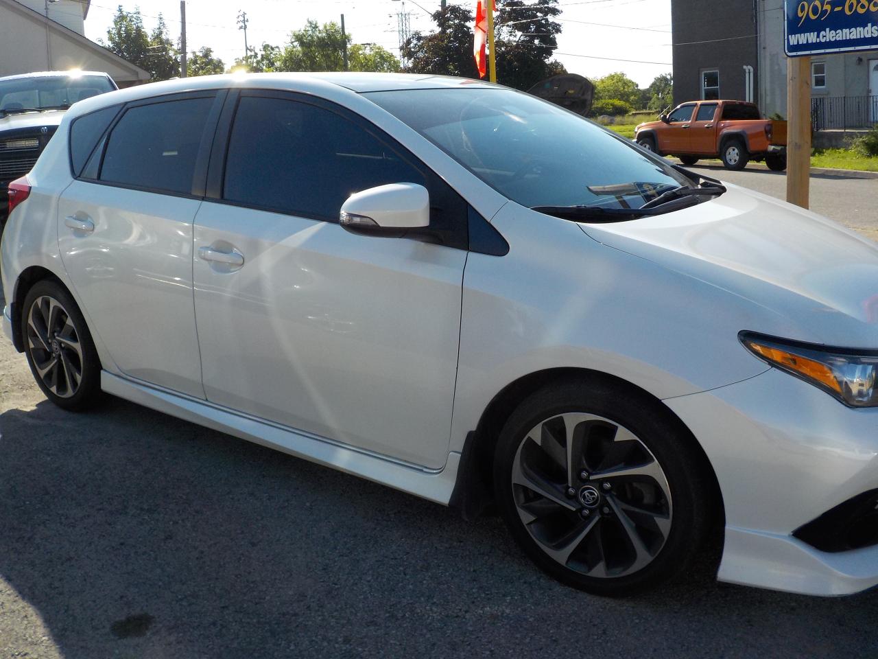 2017 Toyota Corolla iM 4dr HB CVT Photo2