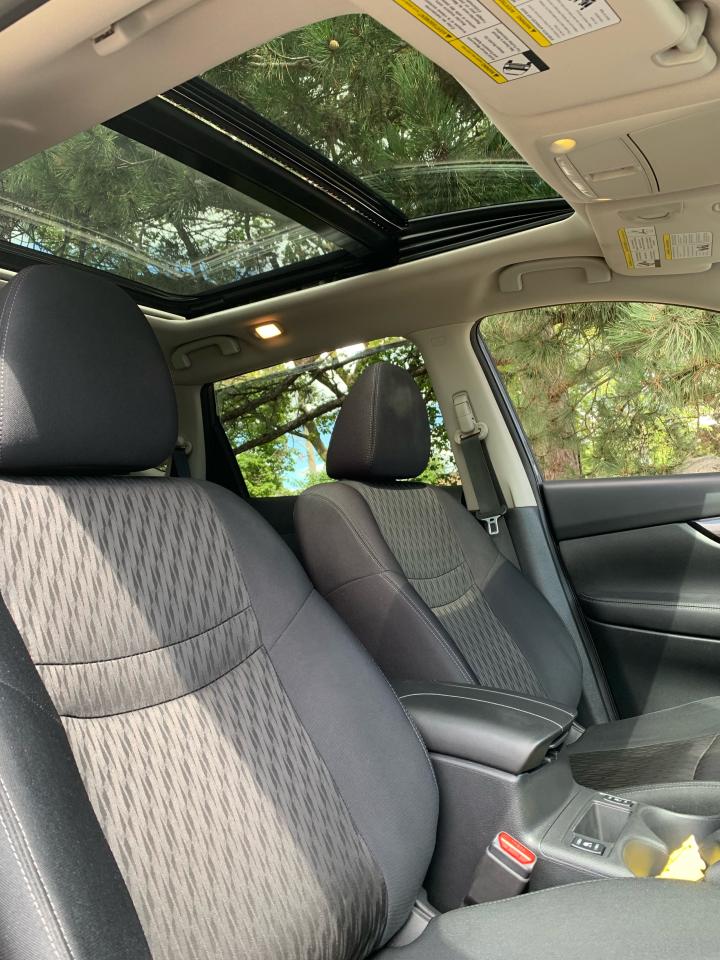 2019 Nissan Rogue AWD SV - 1 LOCAL SENIOR OWNER!! NO INSUR. CLAIMS!! Photo4