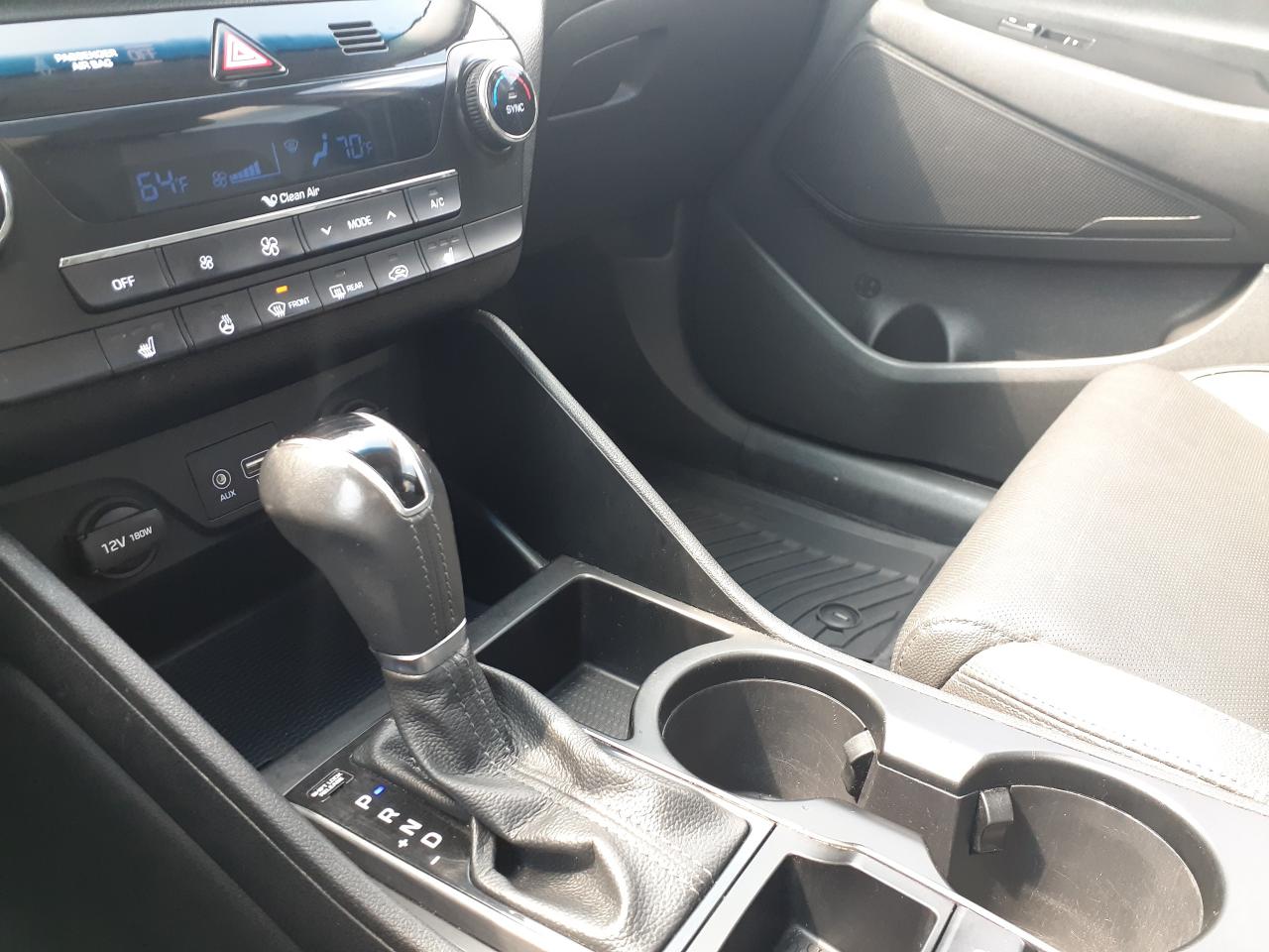 2018 Hyundai Tucson SE AWD, Leather, Blindspot det,htd Steering Seats, - Photo #18