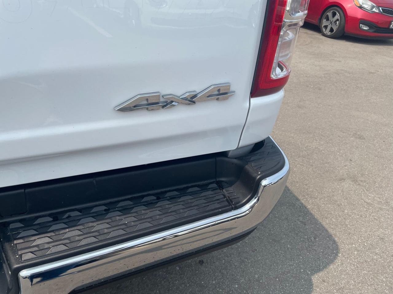 2021 RAM 1500 Big Horn 4x4 Crew Cab 5'7" Box NO ACCIDENT Photo4