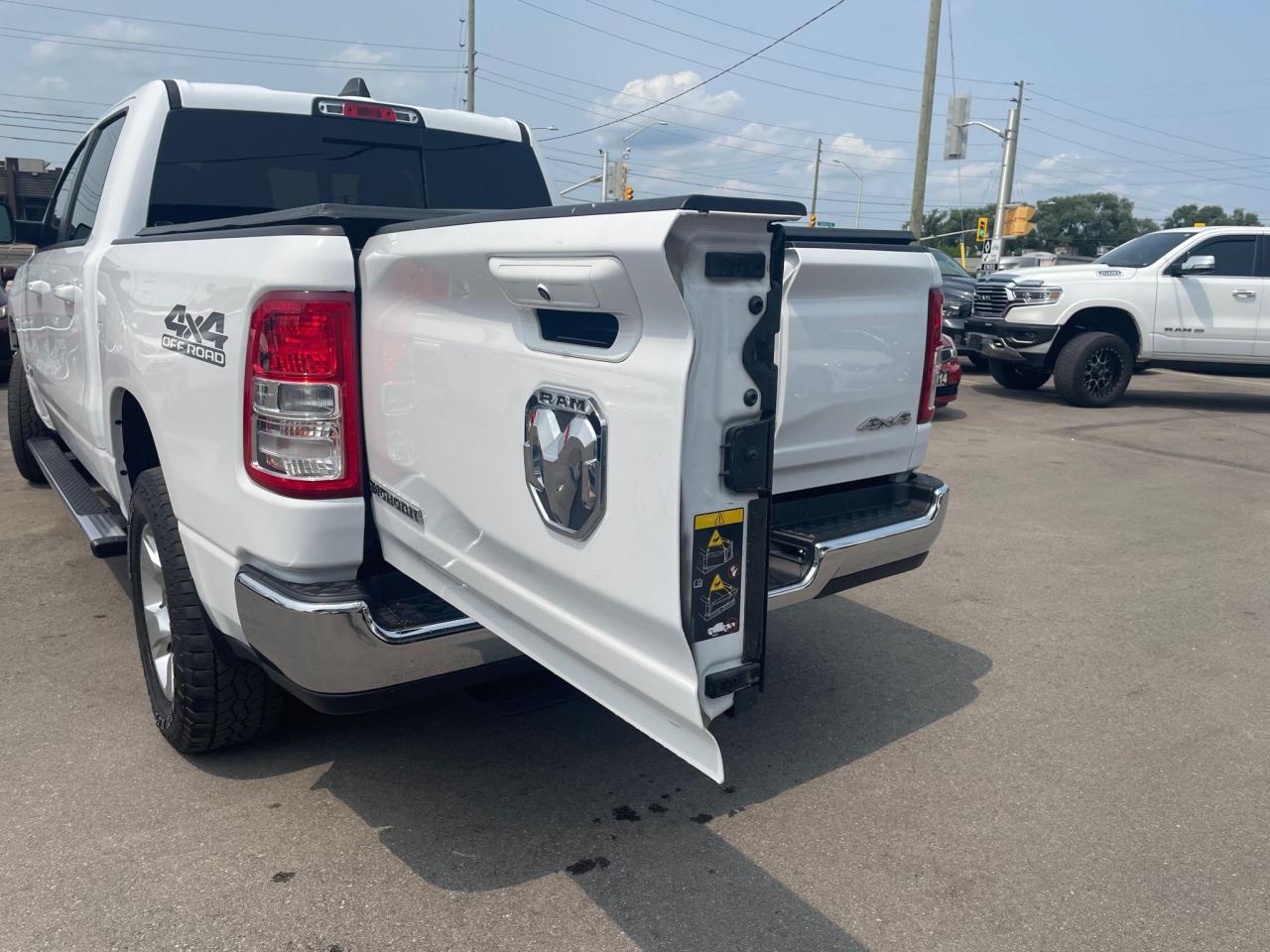 2021 RAM 1500 Big Horn 4x4 Crew Cab 5'7" Box NO ACCIDENT Photo3