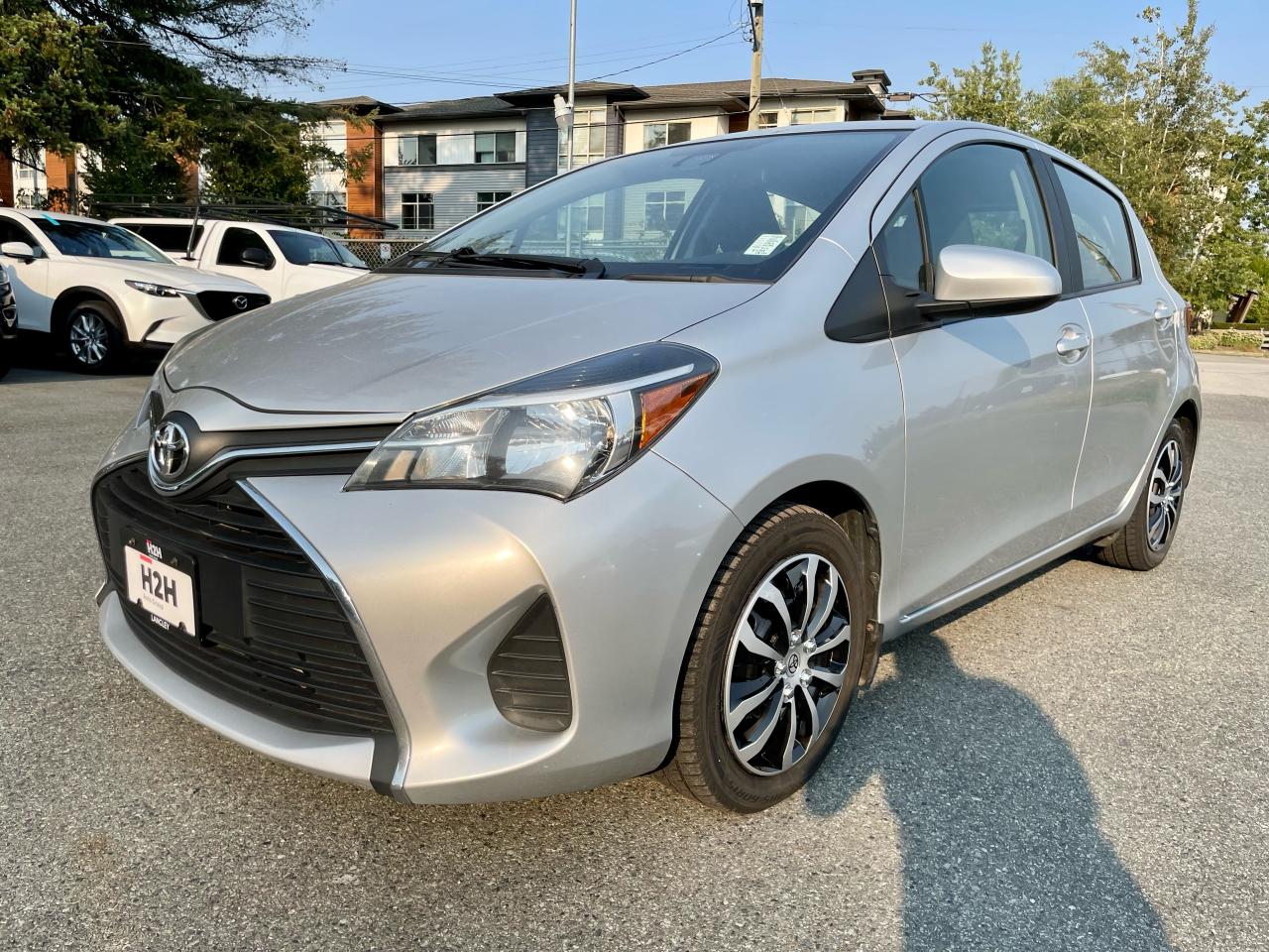 2017 Toyota Yaris 5dr HB Auto LE Photo0