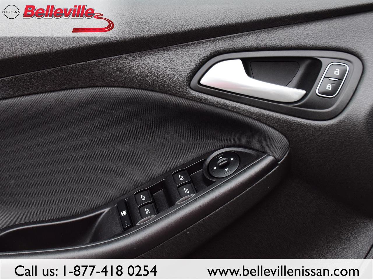 2018 Ford Focus SE-FWD, Clean, sporty and fuel saver! Photo