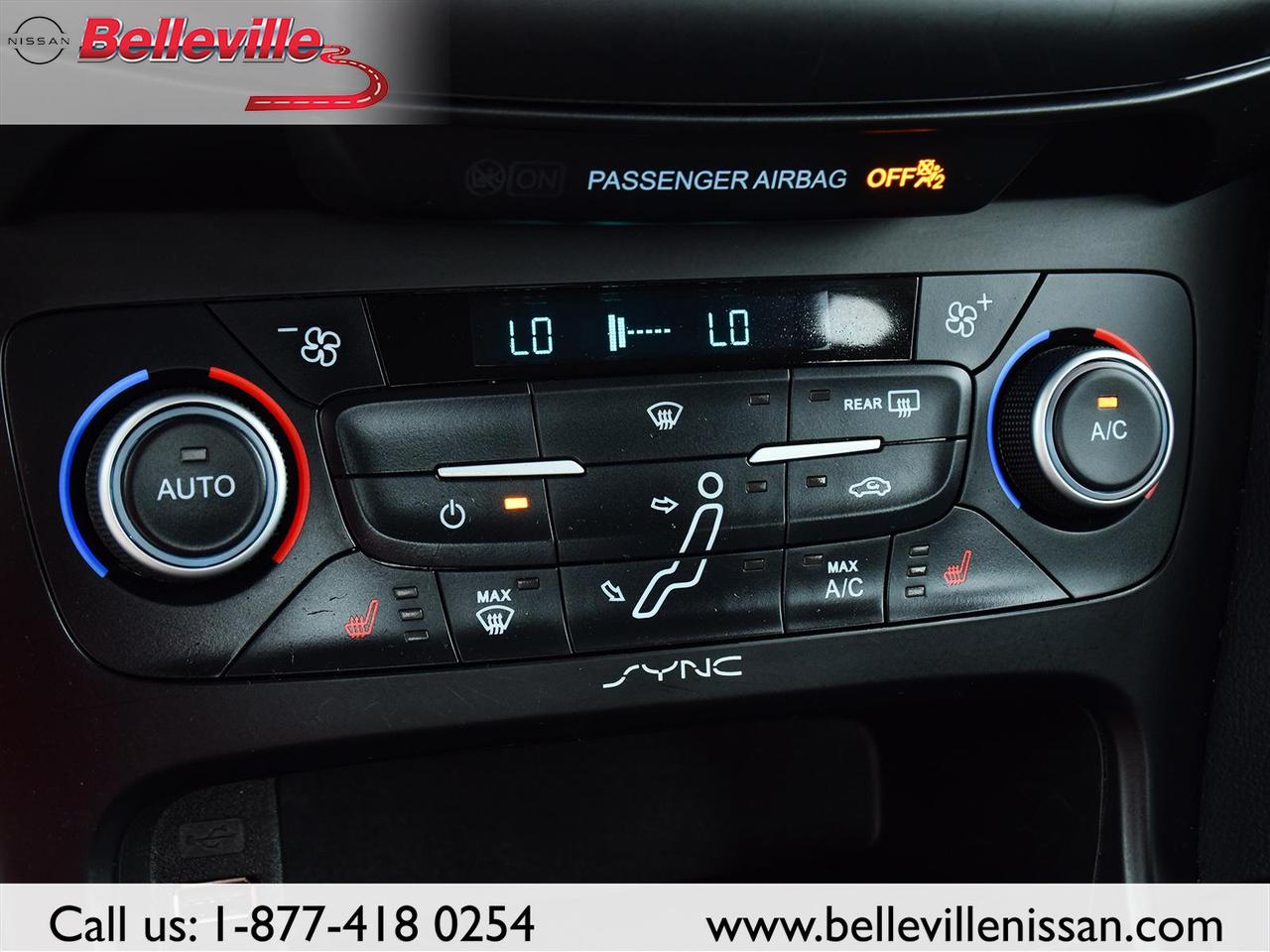 2018 Ford Focus SE-FWD, Clean, sporty and fuel saver! Photo