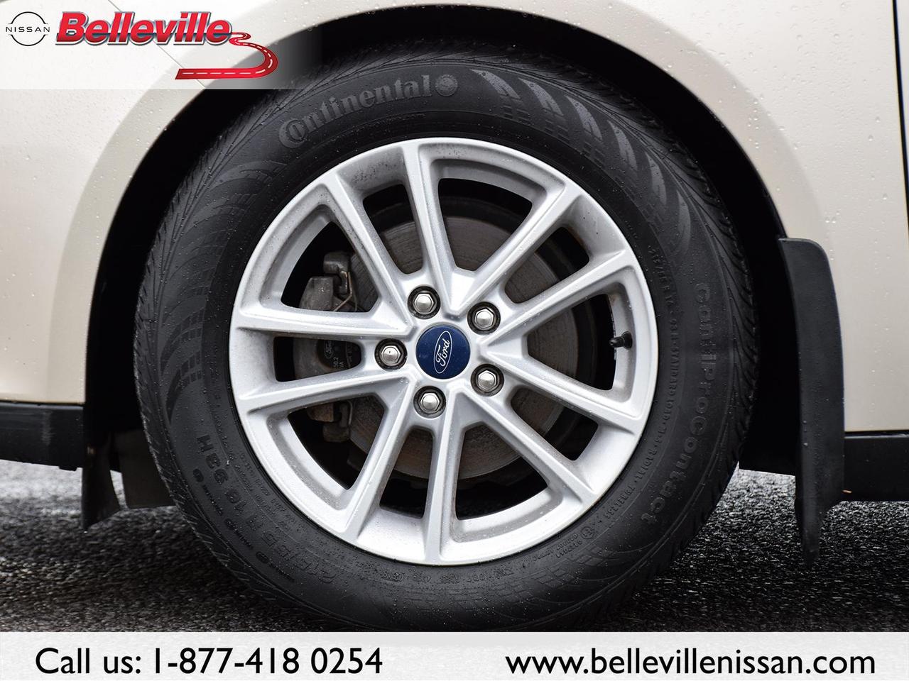 2018 Ford Focus SE-FWD, Clean, sporty and fuel saver! Photo