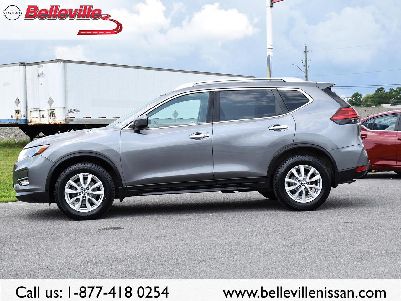 2017 Nissan Rogue SV AWD, SUNROOF, LOCAL TRADE! Photo