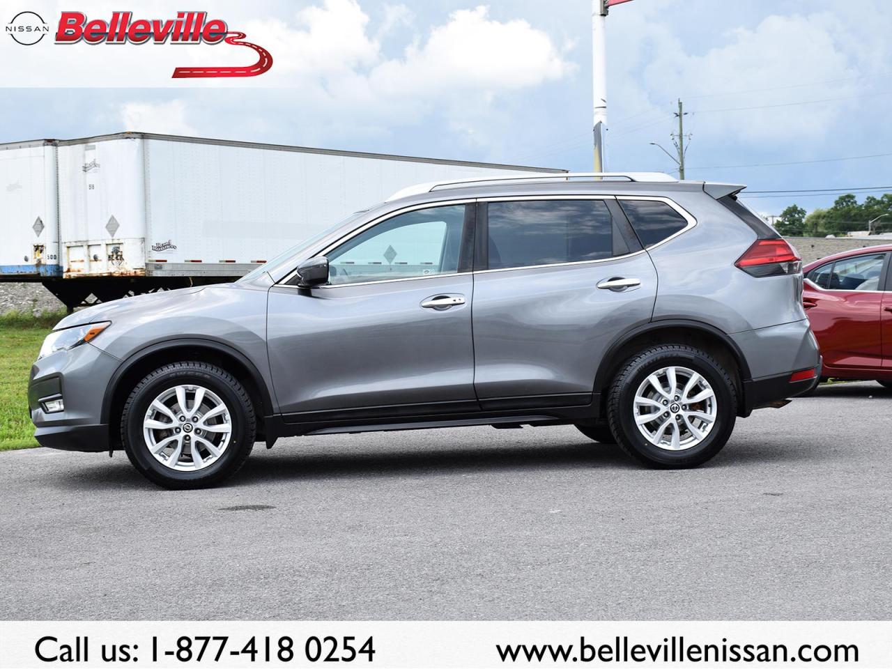 2017 Nissan Rogue SV AWD, SUNROOF, LOCAL TRADE! Photo2
