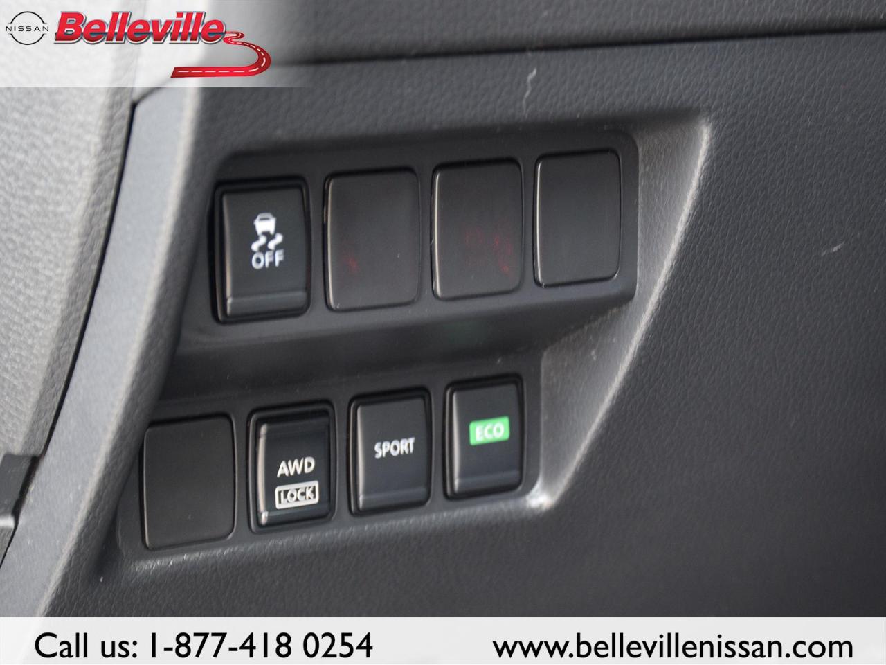 2017 Nissan Rogue SV AWD, SUNROOF, LOCAL TRADE! Photo