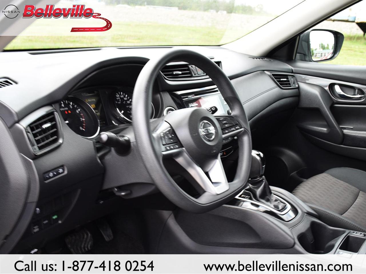 2017 Nissan Rogue SV AWD, SUNROOF, LOCAL TRADE! Photo