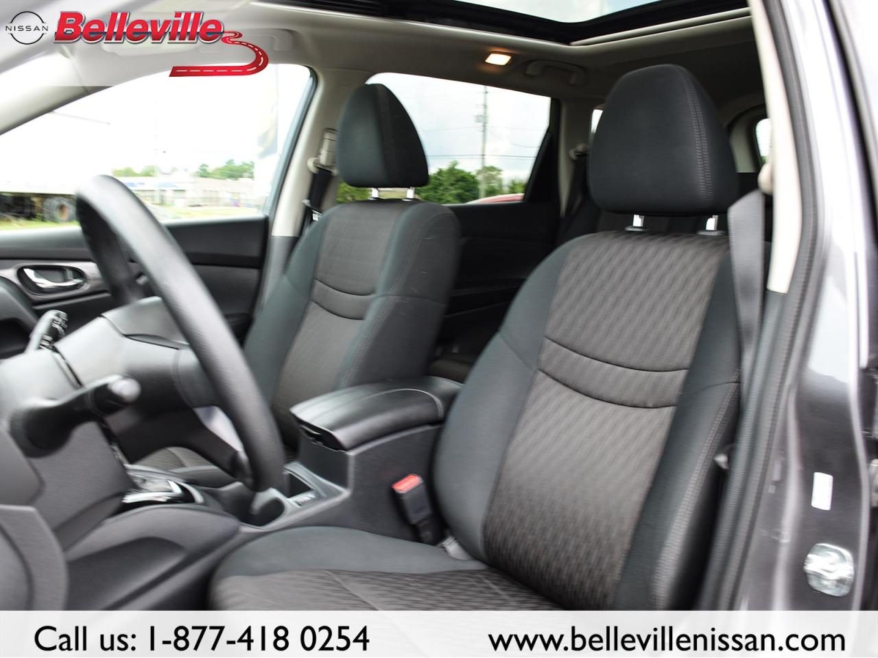 2017 Nissan Rogue SV AWD, SUNROOF, LOCAL TRADE! Photo