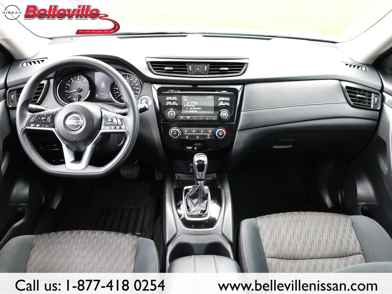 2017 Nissan Rogue SV AWD, SUNROOF, LOCAL TRADE! Photo