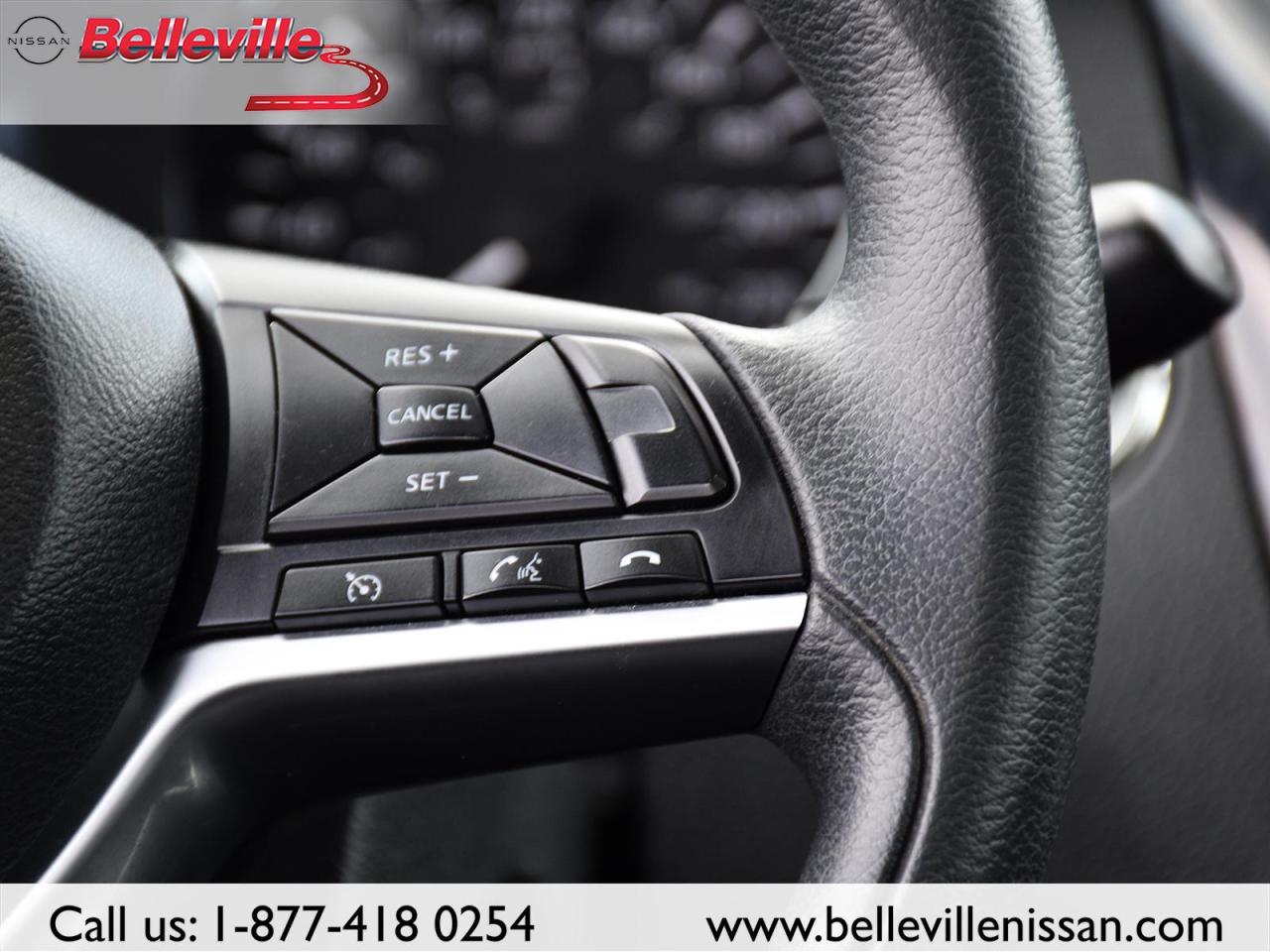 2017 Nissan Rogue SV AWD, SUNROOF, LOCAL TRADE! Photo