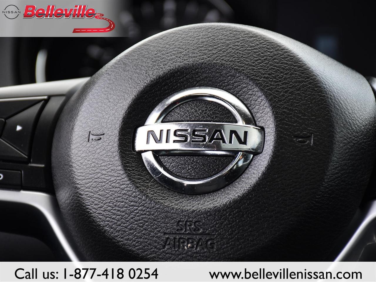 2017 Nissan Rogue SV AWD, SUNROOF, LOCAL TRADE! Photo