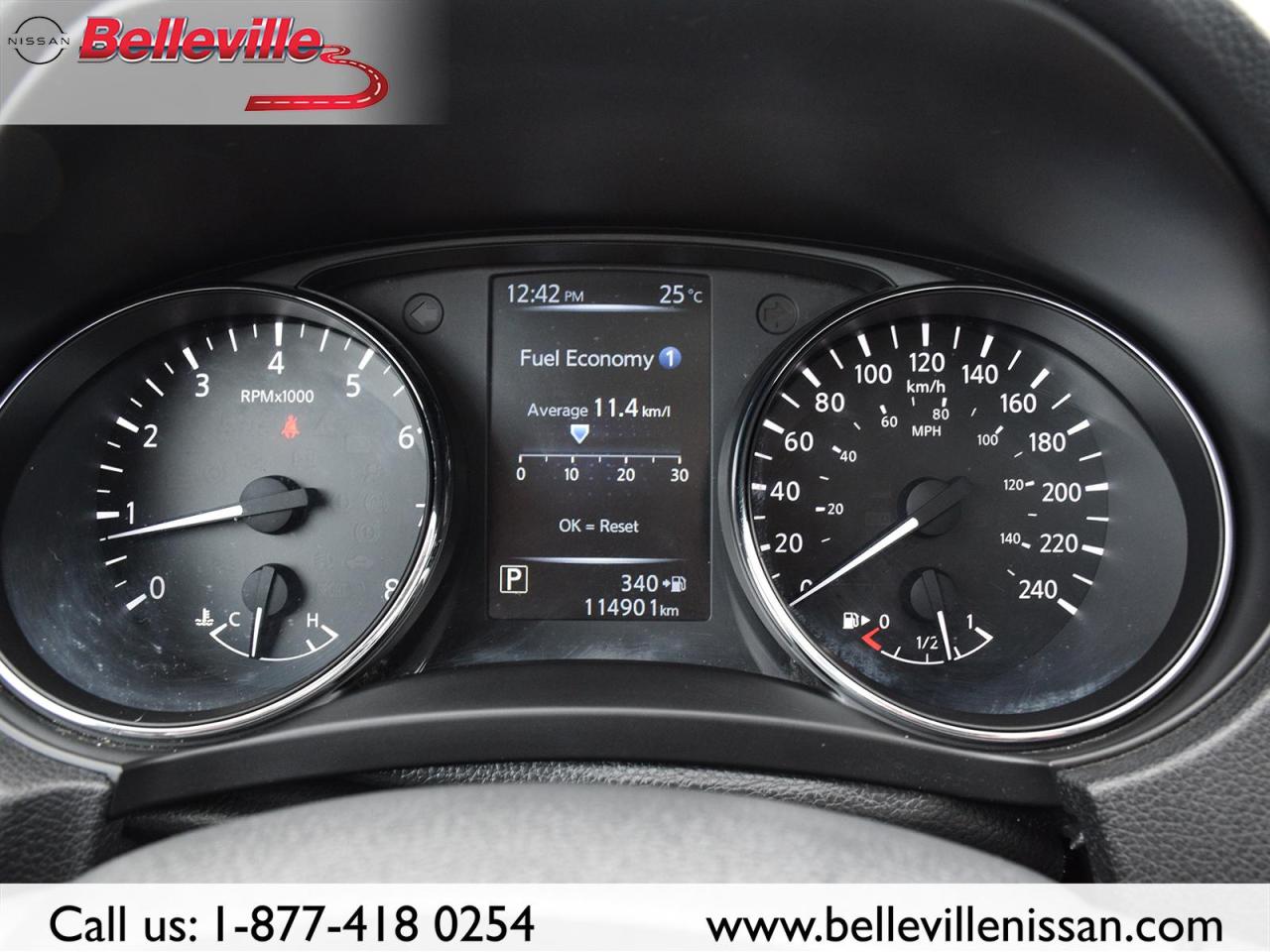 2017 Nissan Rogue SV AWD, SUNROOF, LOCAL TRADE! Photo