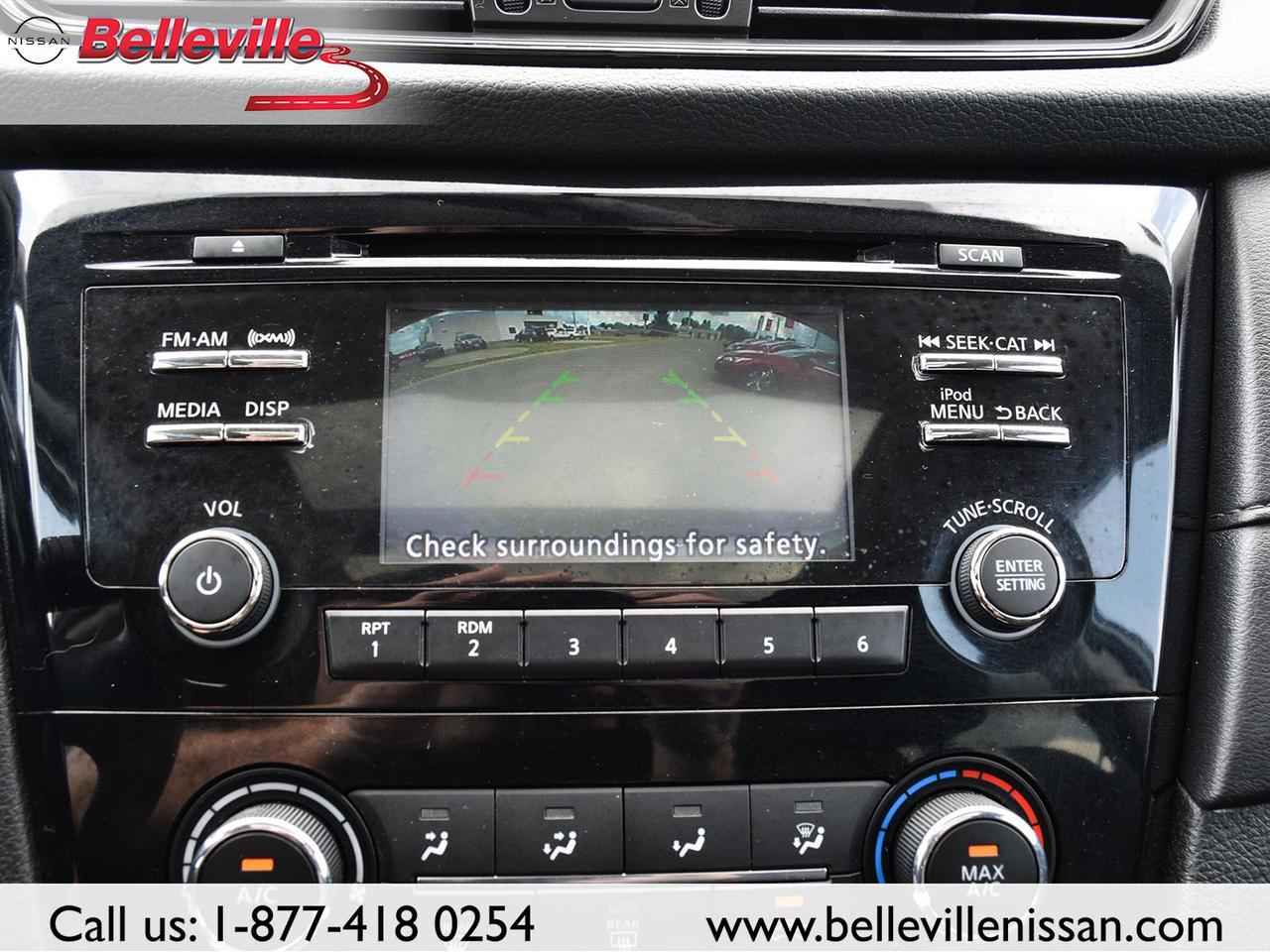 2017 Nissan Rogue SV AWD, SUNROOF, LOCAL TRADE! Photo