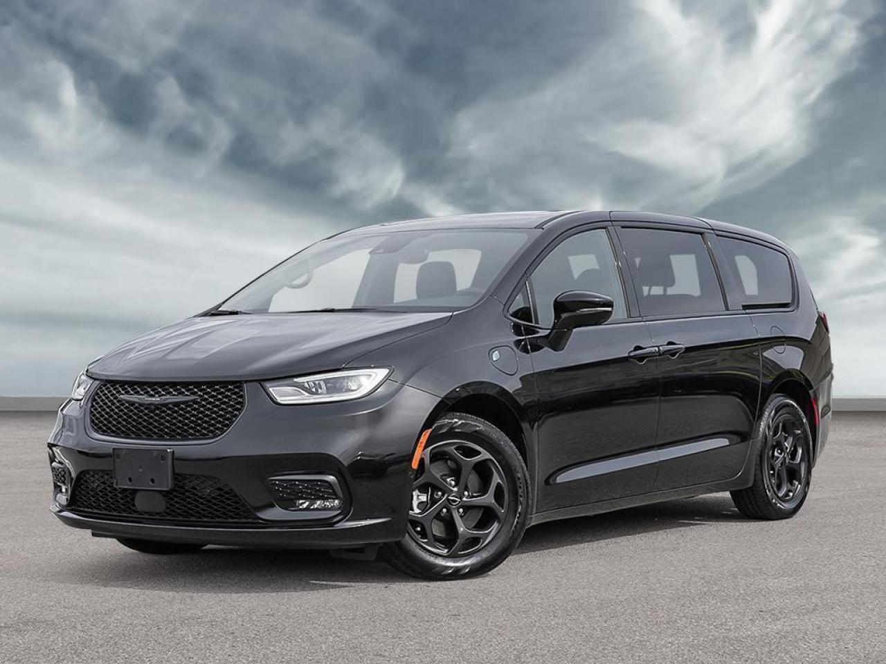 2023 Chrysler Pacifica Hybrid Limited - Photo #1