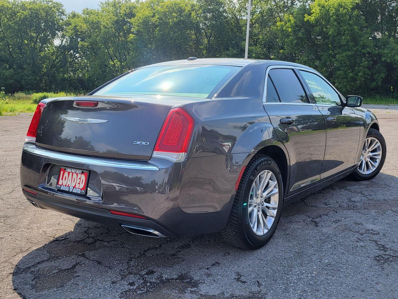 2015 Chrysler 300 LIMITED Photo4