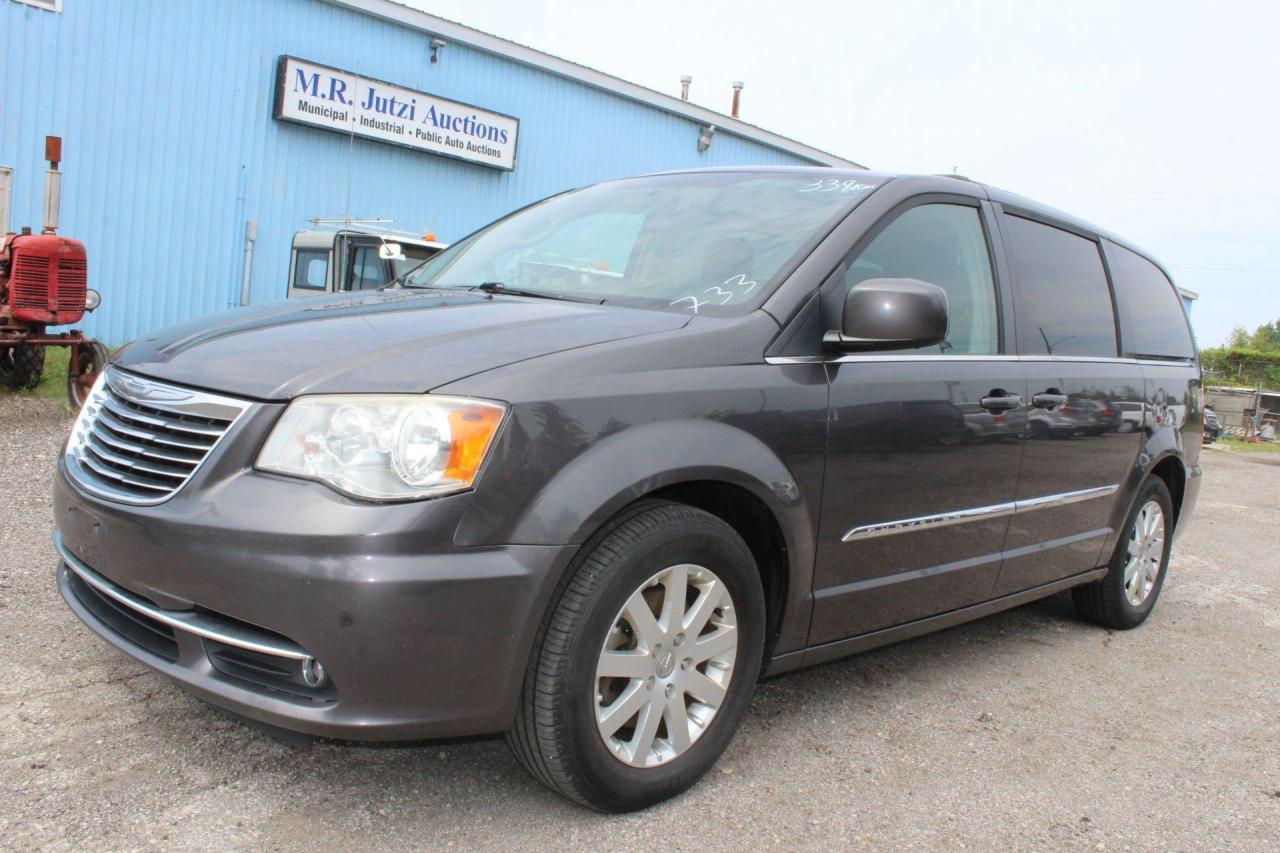 2015 Chrysler Town & Country  Photo0