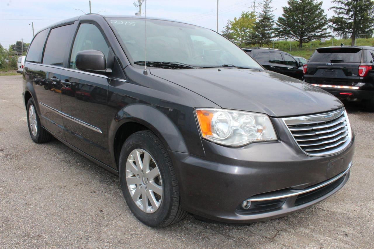 2015 Chrysler Town & Country  Photo