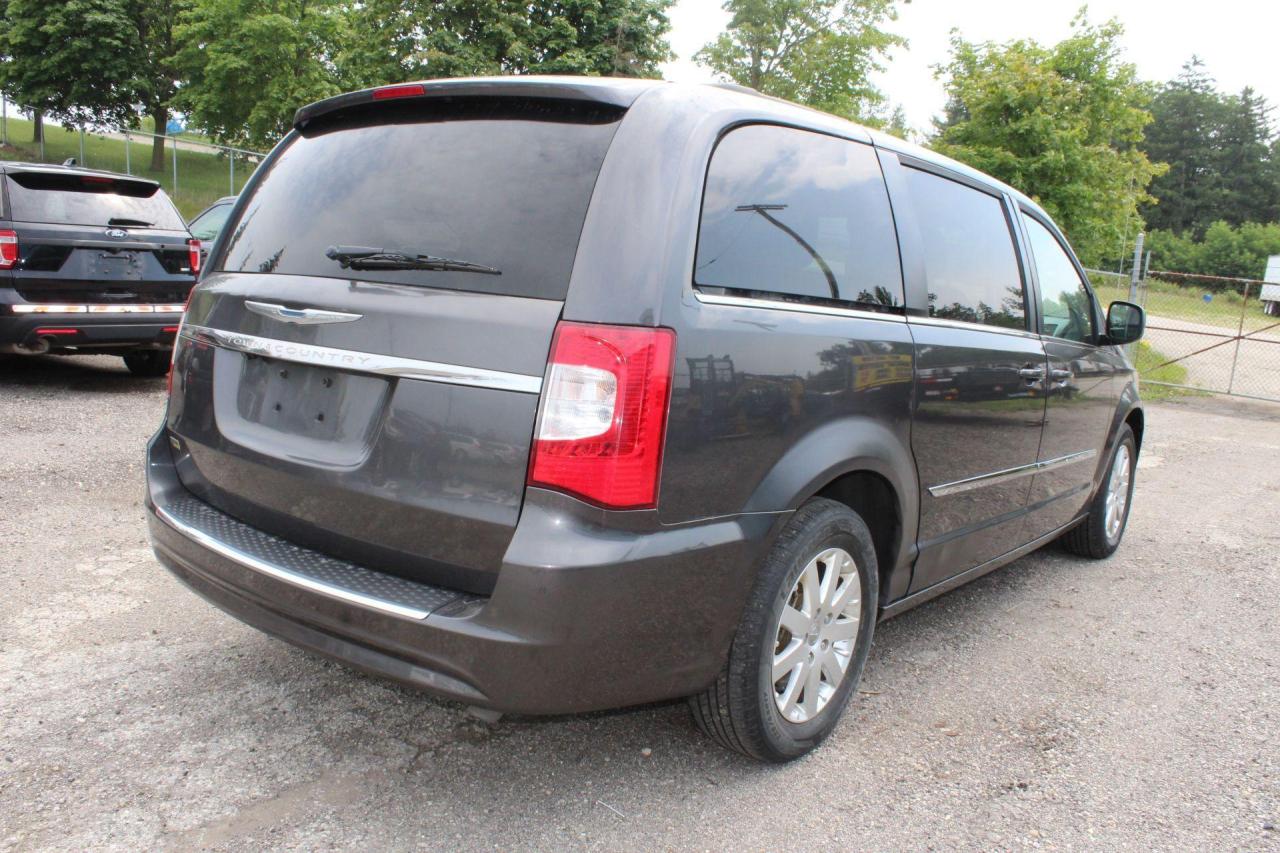 2015 Chrysler Town & Country  Photo2