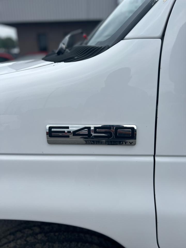 2019 Ford E450 Super Duty  - Photo #4