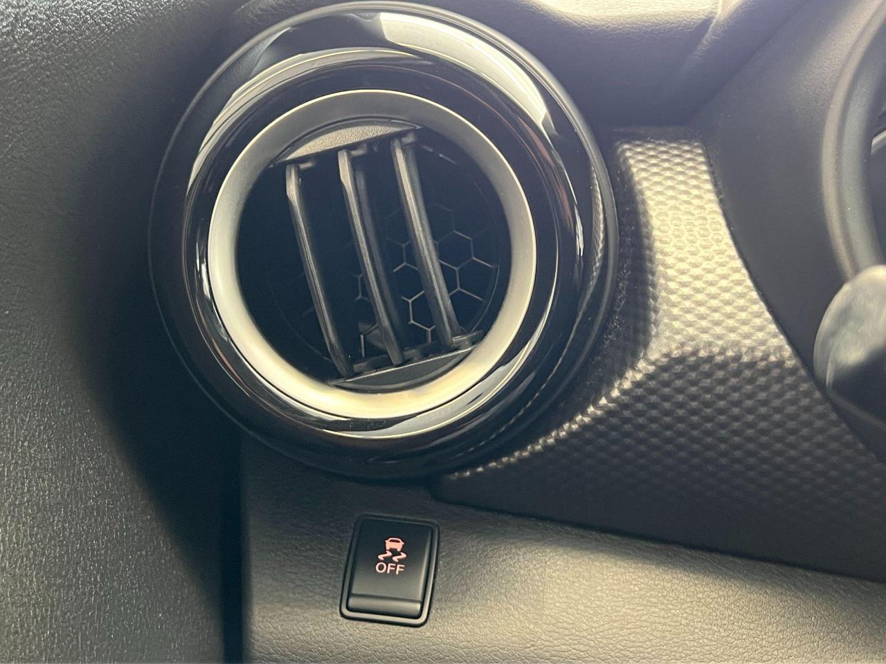 2019 Nissan Kicks SV+Remote Start+Camera+ApplePlay+CLEAN CARFAX Photo121