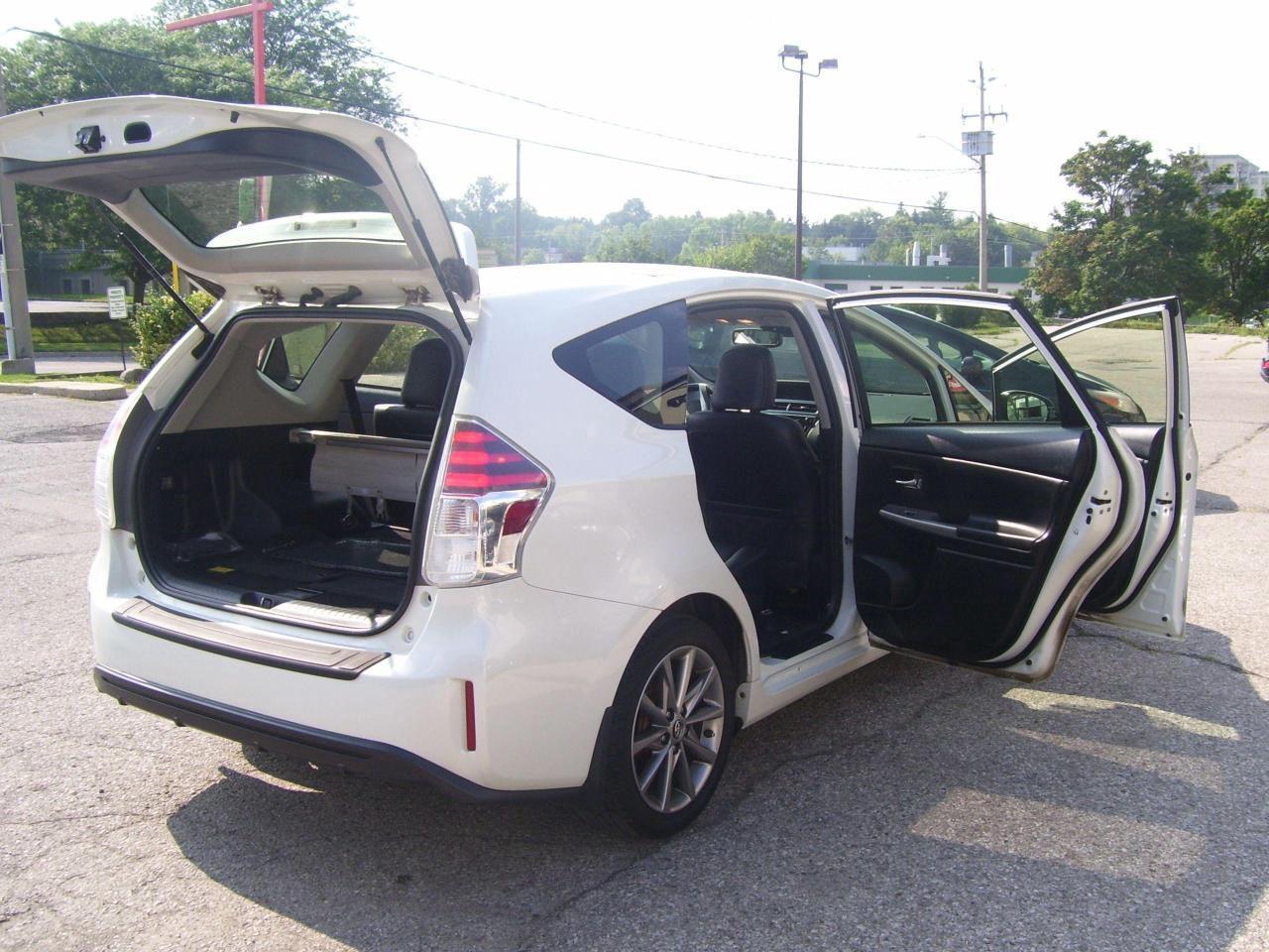 2015 Toyota Prius v Auto,Sunroof,Lather,GPS,Certified,Bluetooth,,,