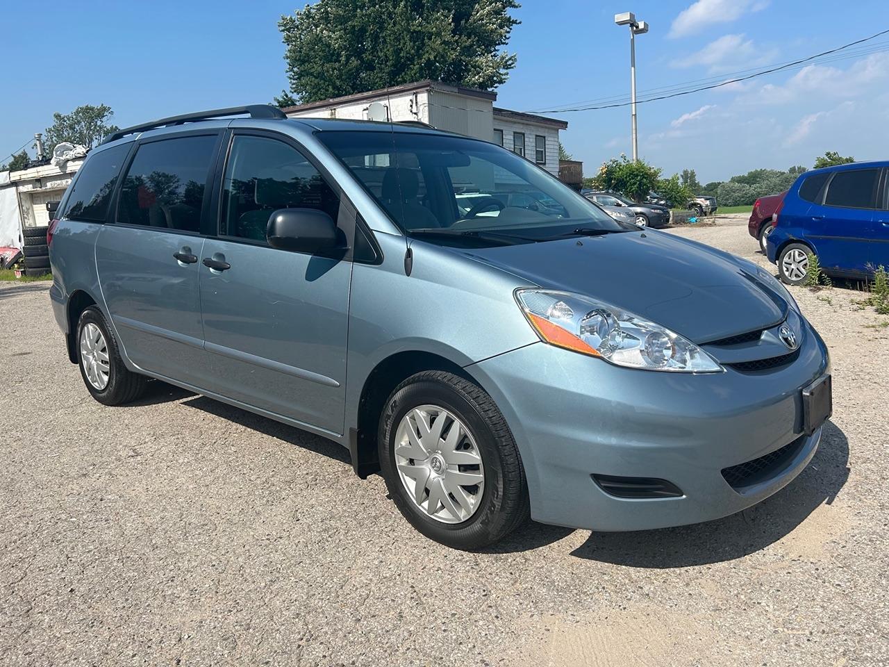 2007 Toyota Sienna CE*7PASS*CLEAN DRIVES GREAT*CER*1YEAR WARRANTY* - Photo #3