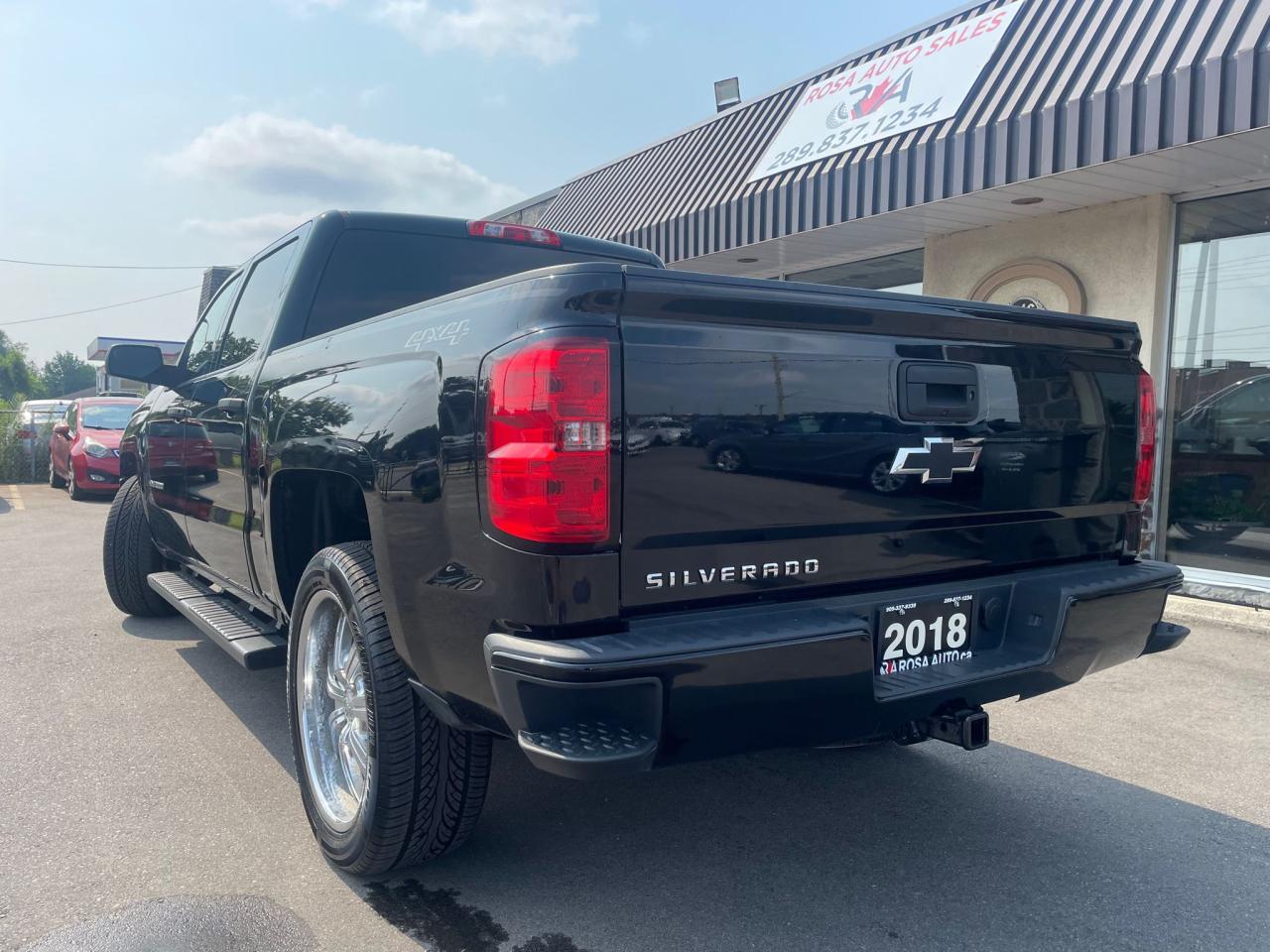 2018 Chevrolet Silverado 1500 AUTO 4WD CREW CAB NO ACCIDENT NEW TIRES Photo2