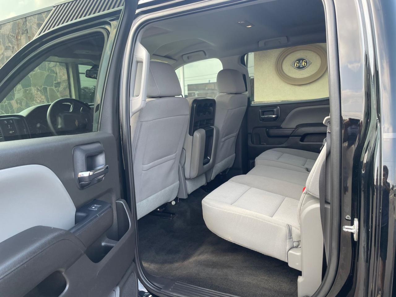 2018 Chevrolet Silverado 1500 AUTO 4WD CREW CAB NO ACCIDENT NEW TIRES - Photo #11