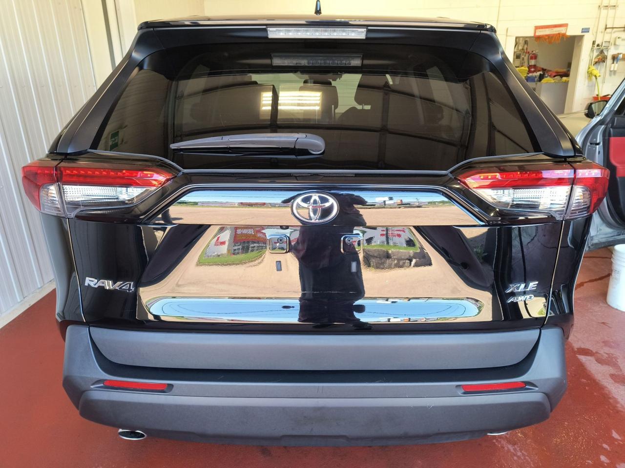 2022 Toyota RAV4 XLE Photo0