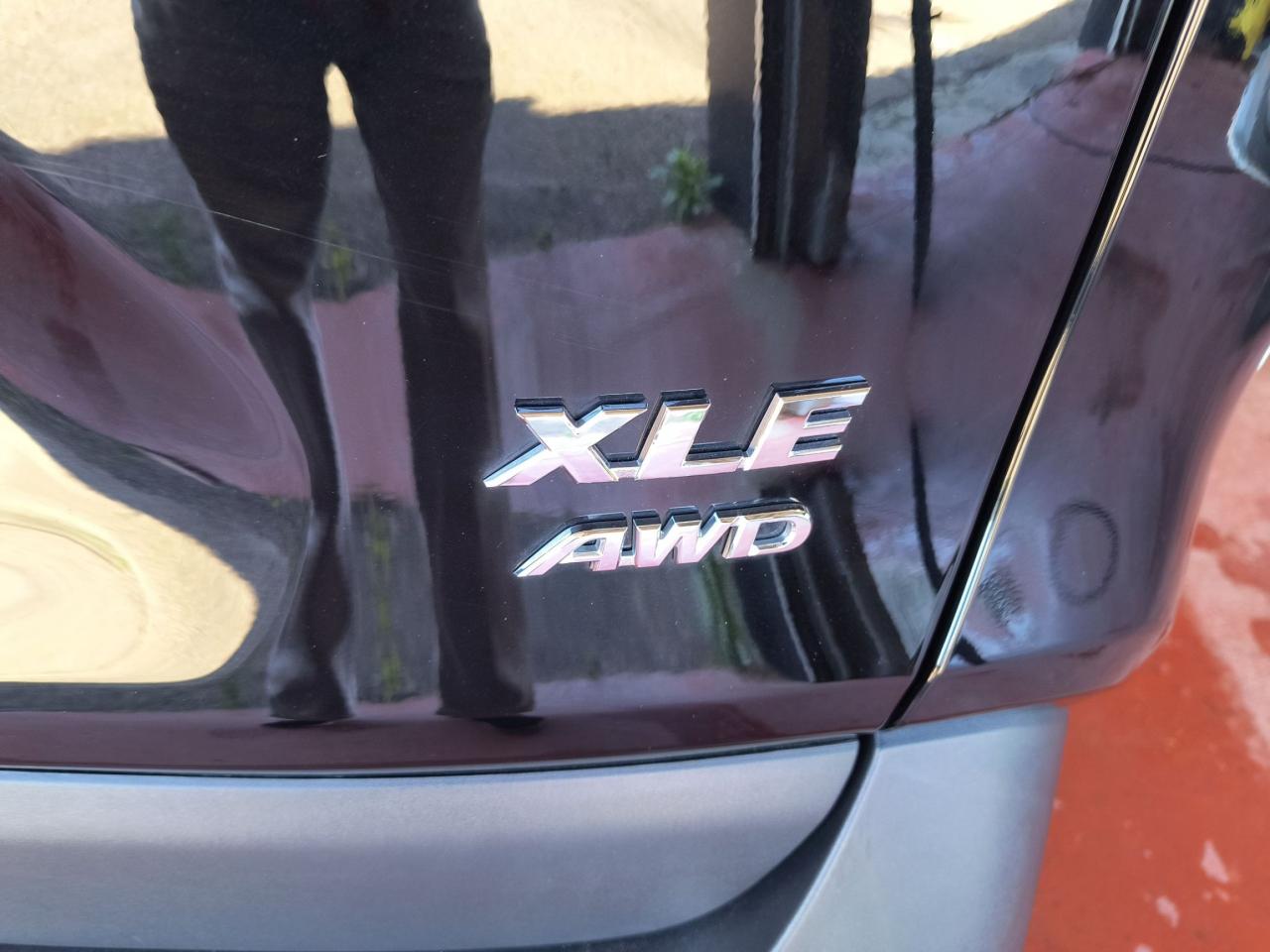 2022 Toyota RAV4 XLE Photo0