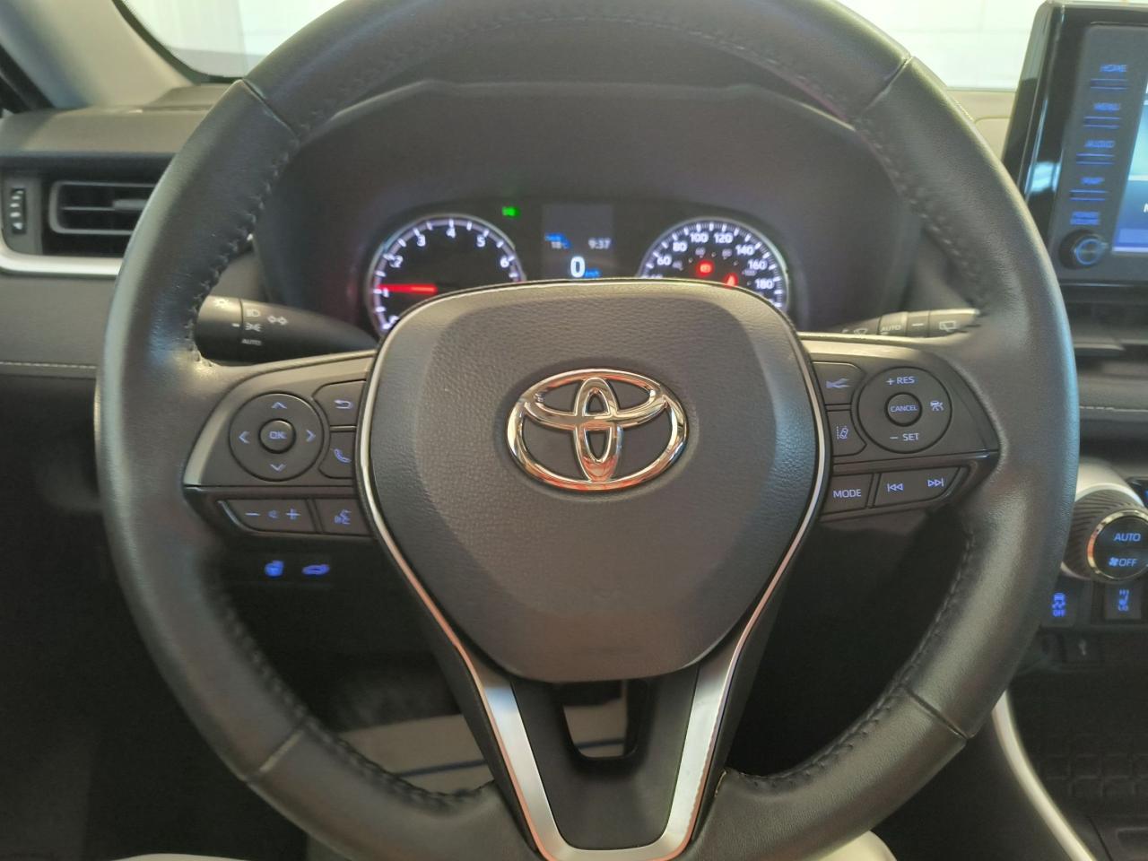 2022 Toyota RAV4 XLE Photo0