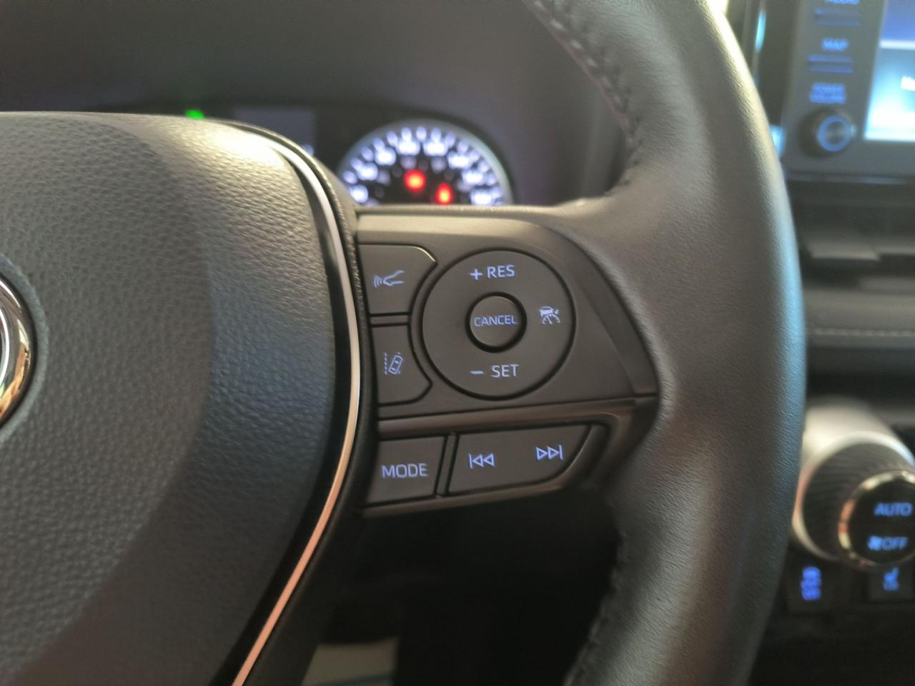 2022 Toyota RAV4 XLE Photo0