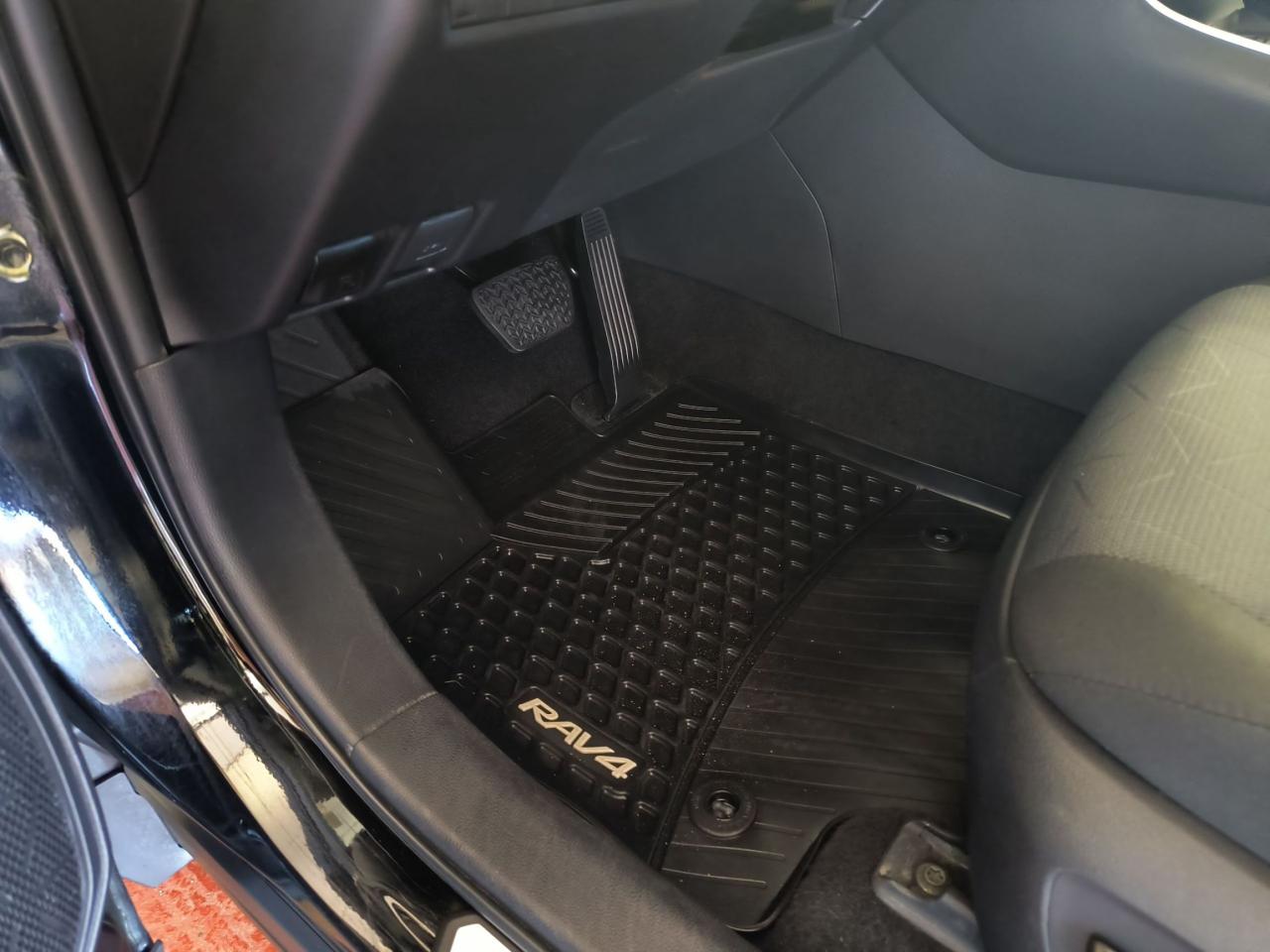 2022 Toyota RAV4 XLE Photo0