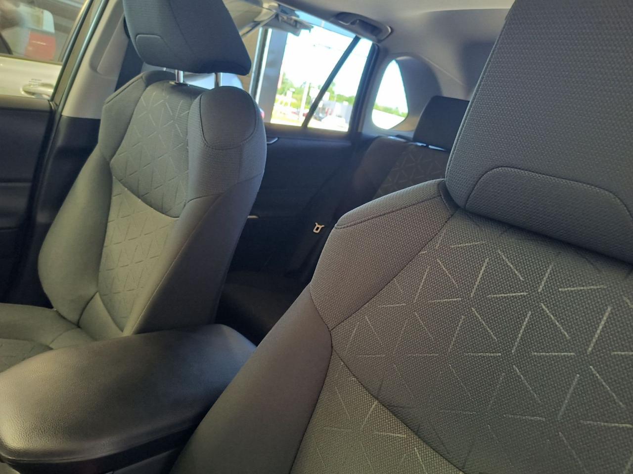 2022 Toyota RAV4 XLE Photo0