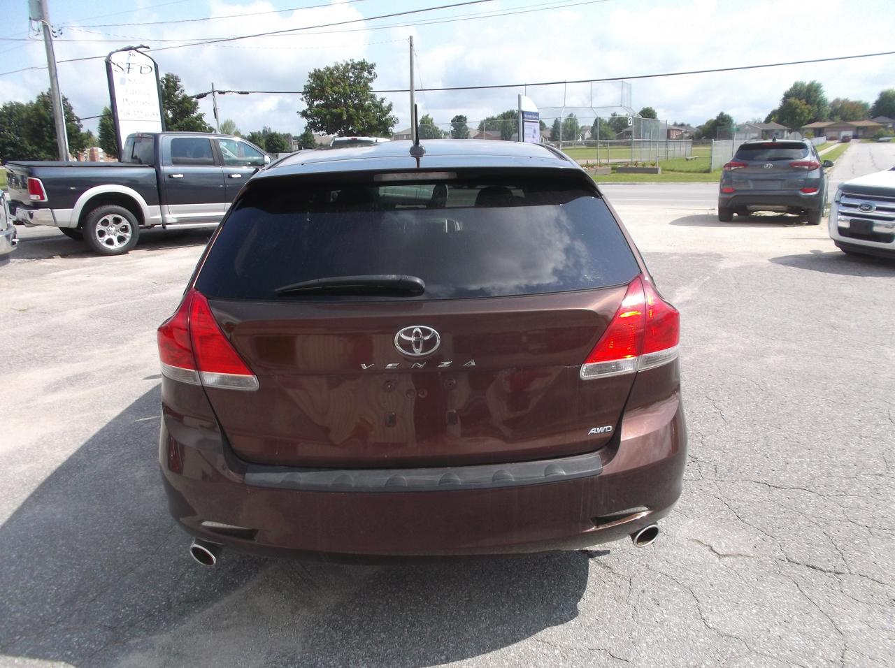 2011 Toyota Venza AWD - Photo #4