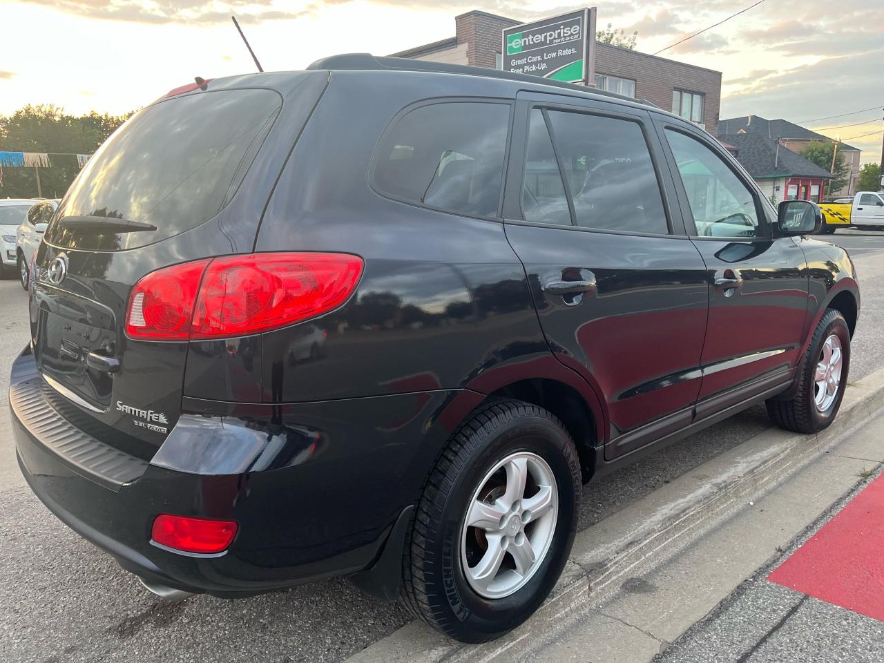 2009 Hyundai Santa Fe AWD,alloy wheels CruiseControl ,Bluetooth ,heatedseats,chilled A/c, low kms Photo2