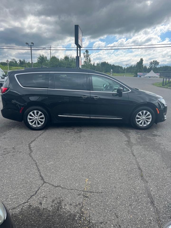 2017 Chrysler Pacifica 4dr Wgn Touring-L - Photo #5