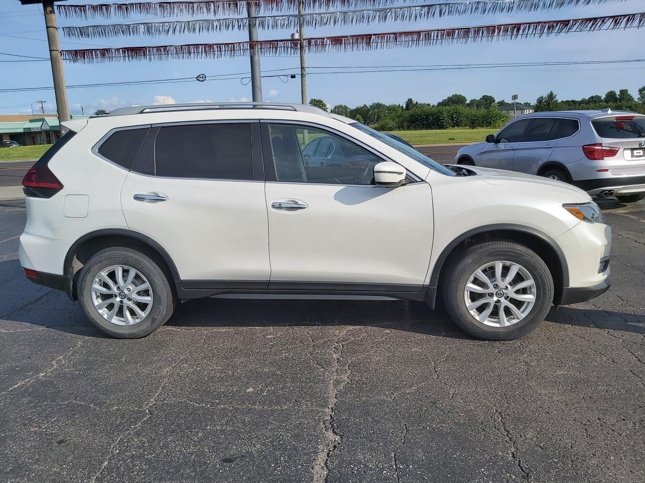 2019 Nissan Rogue SV   AWD - Photo #3