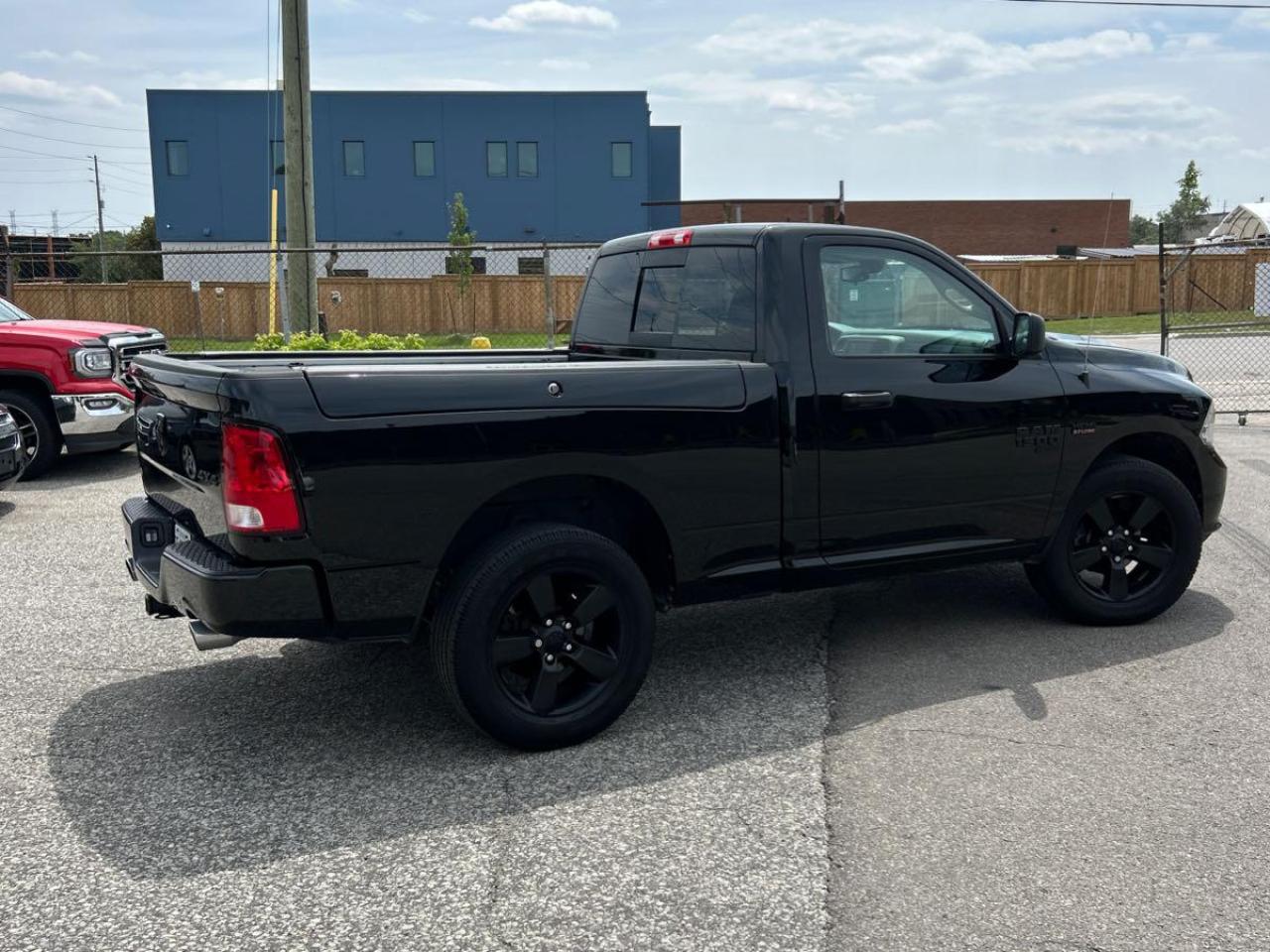 2020 RAM 1500 Classic EXPRESS Photo2