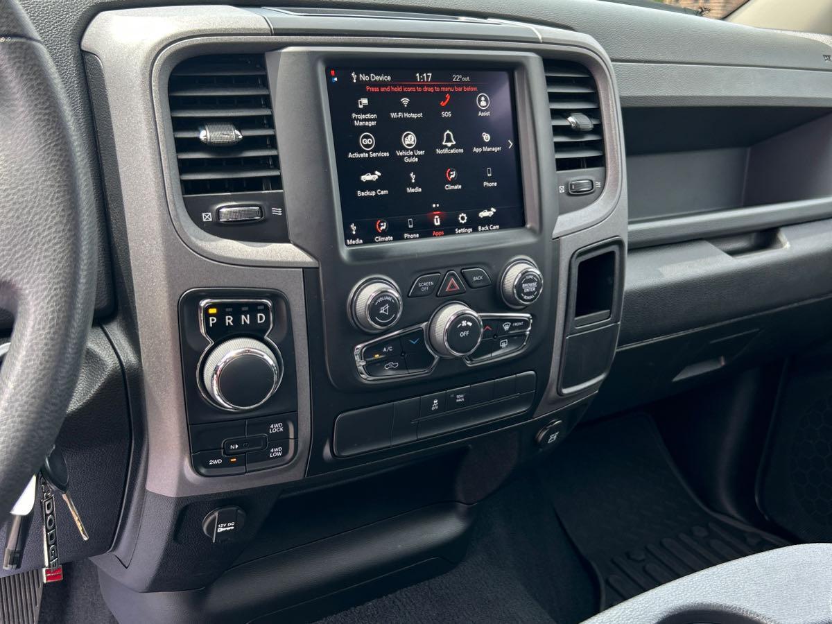 2020 RAM 1500 Classic EXPRESS - Photo #6