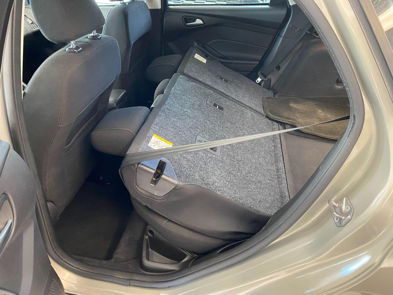 2015 Ford Focus SE Hatchback+Bluetooth+Camera+Cruise Control Photo25