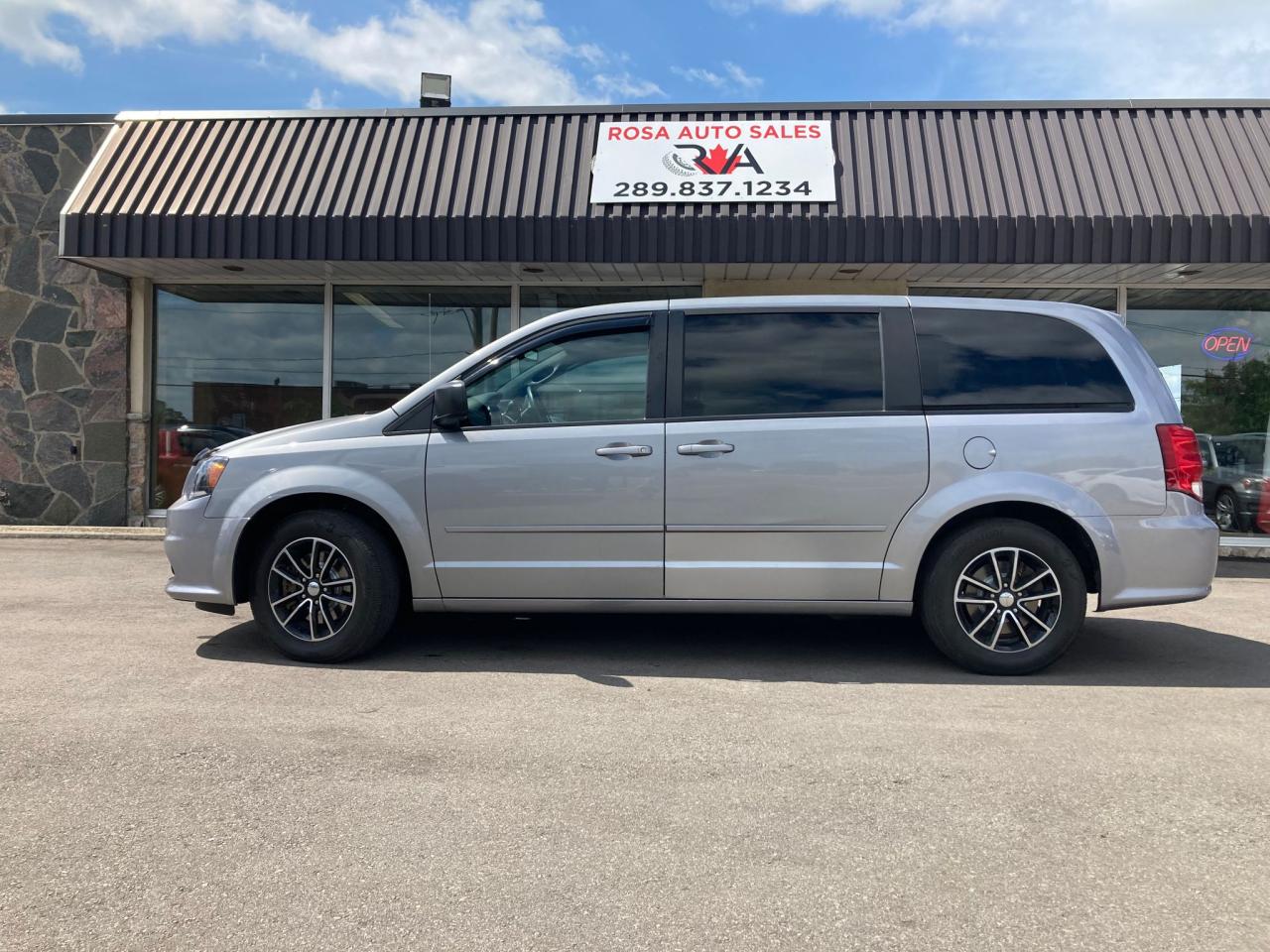 2015 Dodge Grand Caravan STOW&GO BLUE TOOTH NO ACCIDENT LOW KM NEW BRAKES - Photo #4