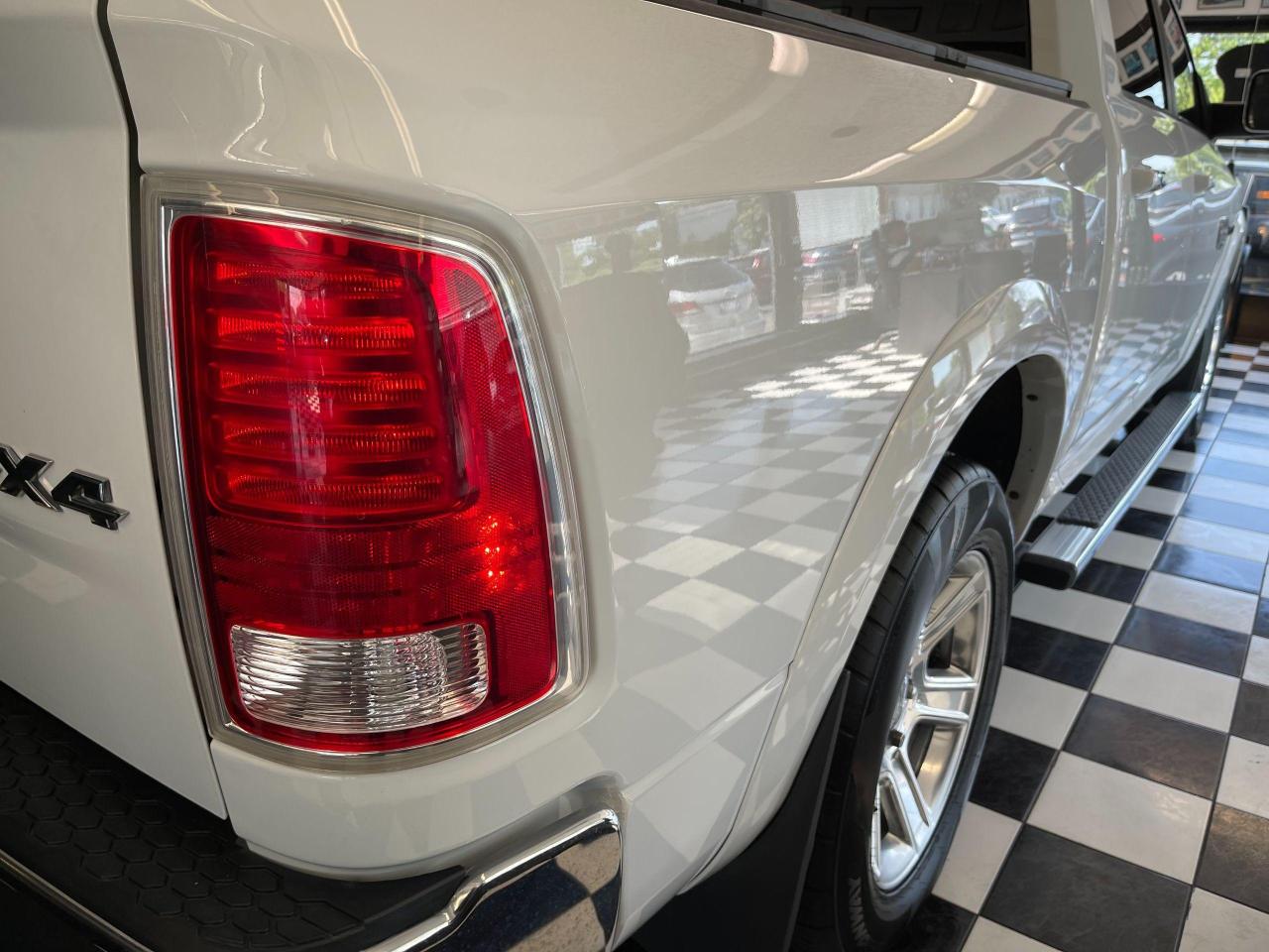 2015 RAM 1500 LARAMIE LONGHORN CREW ECO DIESEL 4X4+New Tires - Photo #46