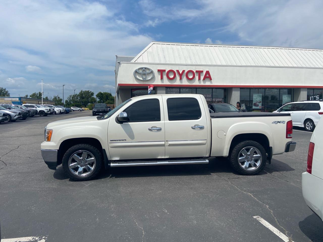 Used 2013 GMC Sierra 1500 SLT for sale in Cambridge, ON